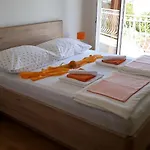 Ljube Apartment *