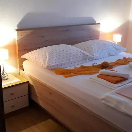 Ljube Apartamento *