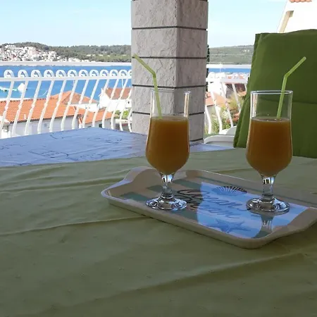 Ljube * Τρογκίρ