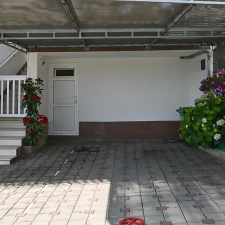 Ljube Apartment *