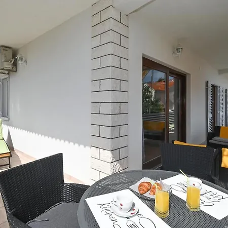 Apartment Ljube