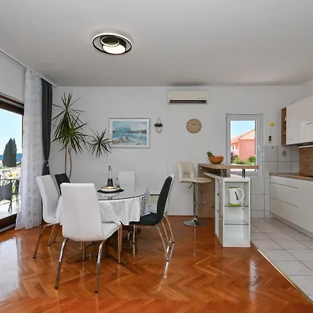 Ljube Apartment
