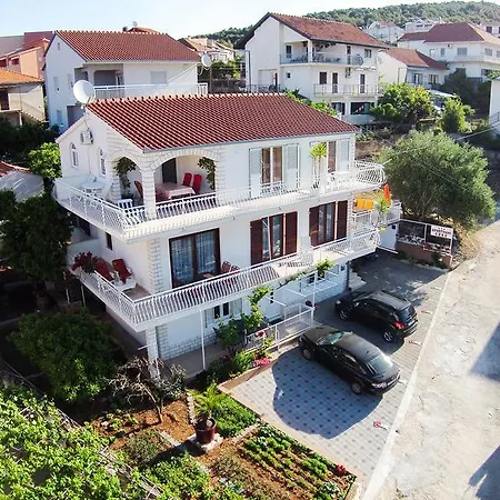Ljube Apartament Trogir
